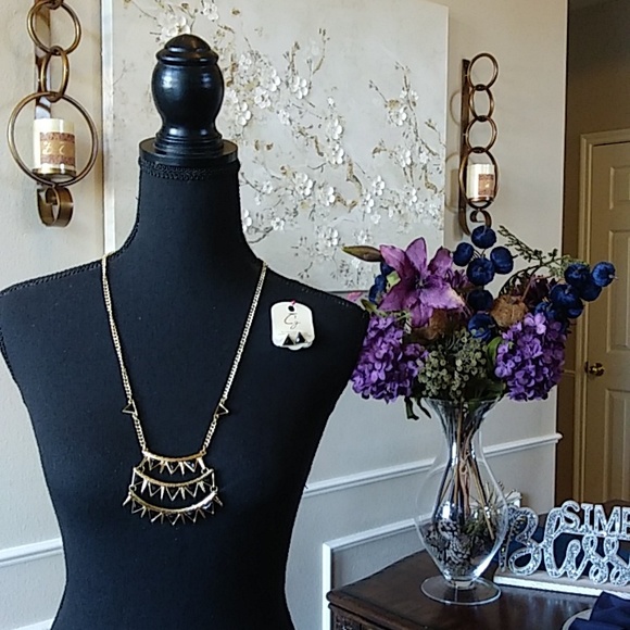 NWT Black And Gold Stament Necklace And Earrings Studs Jewelry Set. - Picture 4 of 17